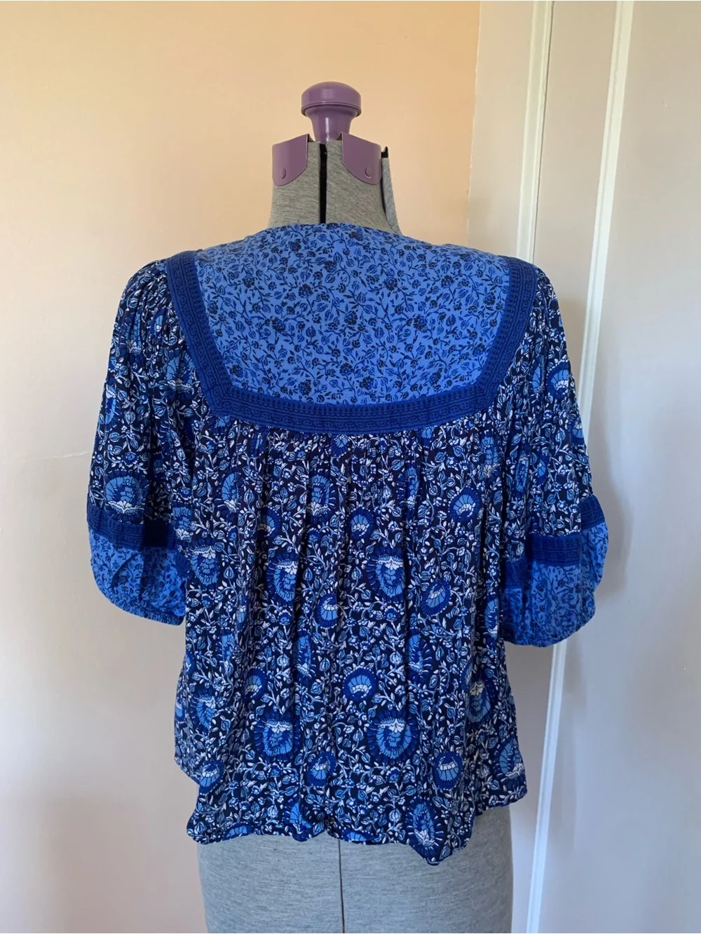 Old Navy Blue Floral Boho Peasant Top Short Sleeve Tassel Large‎
